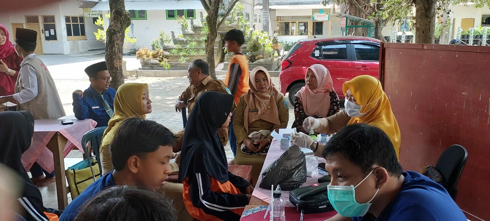 Penjaringan Kesehatan Santri SMP Pomosda Tanjunganom Sukses Digelar, Santri Antusias dan Wawasannya Bertambah